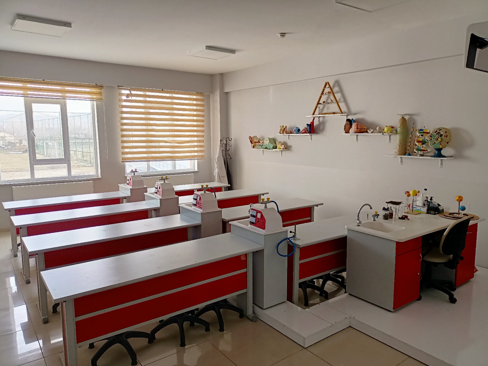 FEN BİLİMLERİ LABORATUVARIMIZ