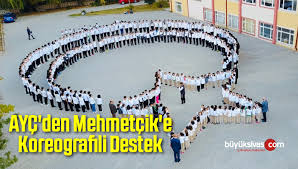 AYÇ'de Ay yıldızlı Koreografi